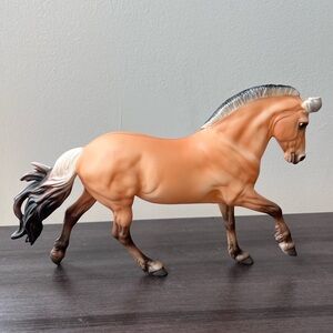 Breyer Horse Sweetwater's Zorah Belle #1869